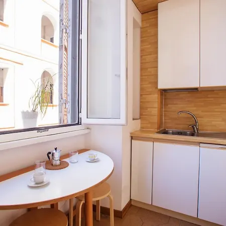 Apartmán Via Mecenate 27 *