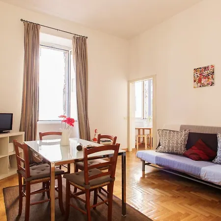 Apartment Via Mecenate 27 Rom